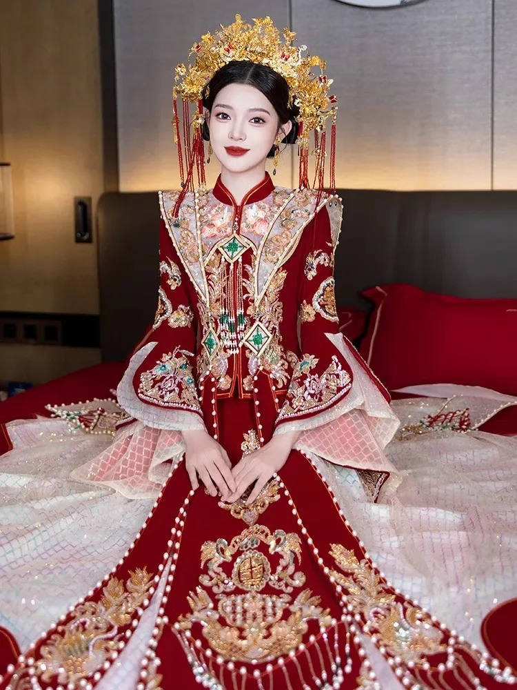 

Velvet wedding dress new style Chinese-style bride's phoenix crown and red cape Hanfu are now available