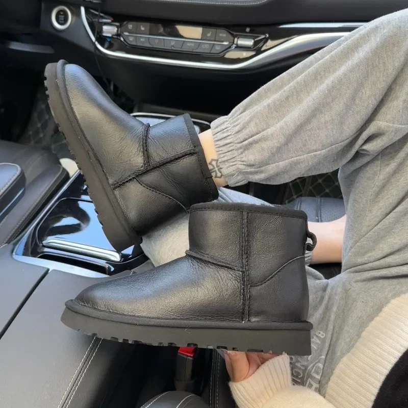 High quality wool women\'s boots, waterproof and glossy leather snow boots, pure wool warm high top low top flat bottom