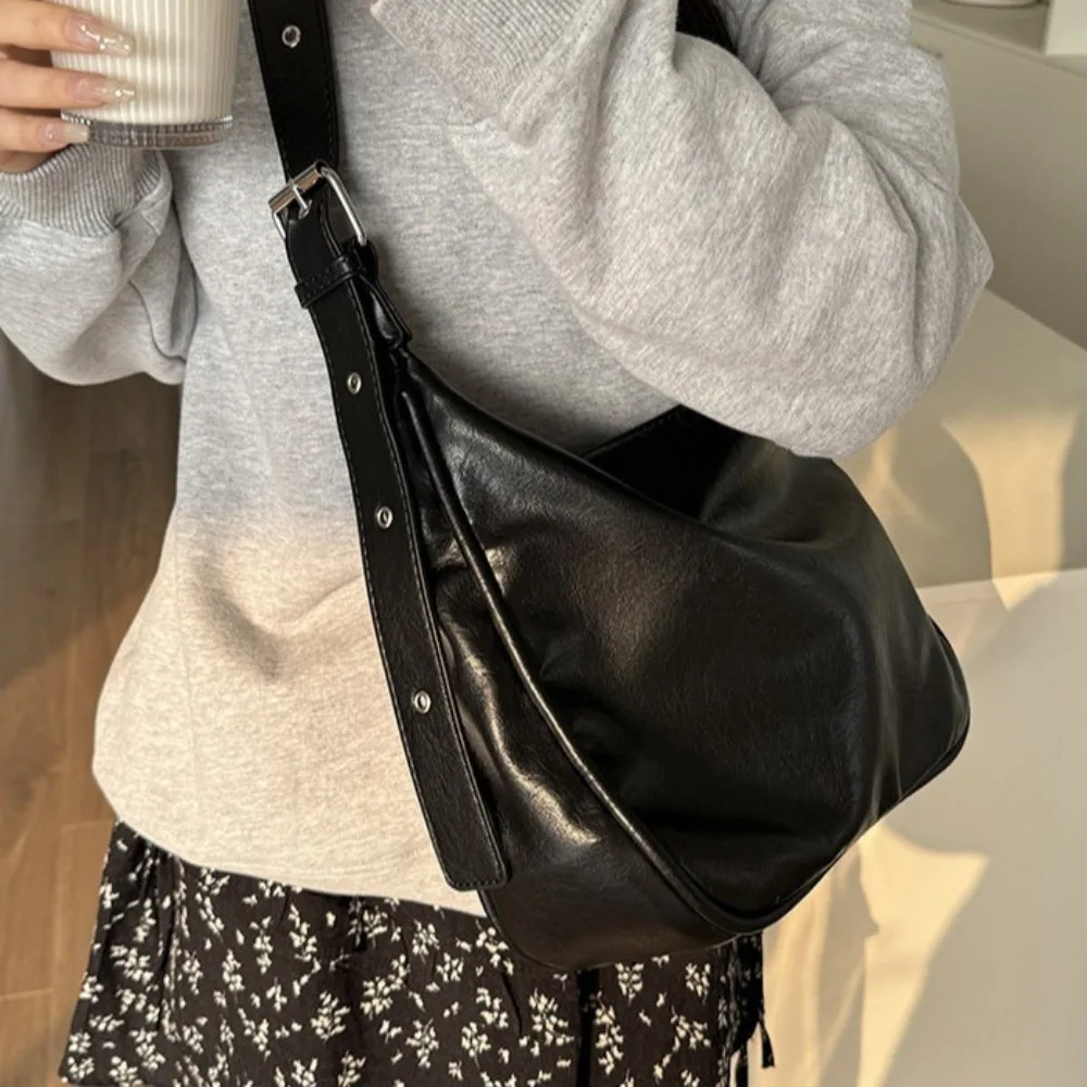 

Large capacity bag women's 2025 new trendy retro fashion shoulder messenger bag wide shoulder strap niche versatile tote bag