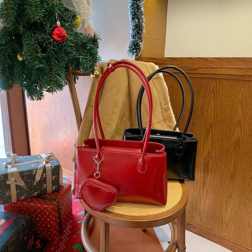 

Korean Rich New Year's Red Love Pendant Baguette Square Bag Oil Wax Glossy Texture Niche Design Shoulder Bag