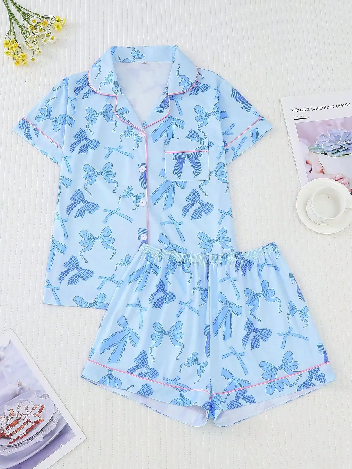 

2-Piece Bow Print Sleepwear Set for Women - Short Sleeve Button-Up Top & Elastic Waist Shorts