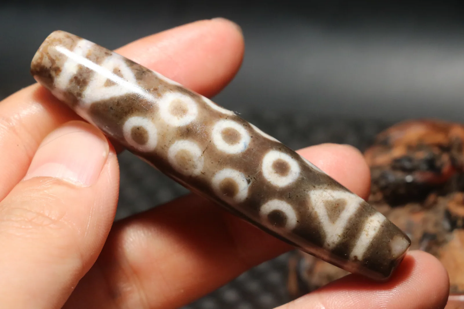 

Ультраэнергетическая сила, тибетский старый агат, 21 глазный пик, тотемный мастер, длинный дзи, бусина-амулет, кулон, сокровище 79,5 мм