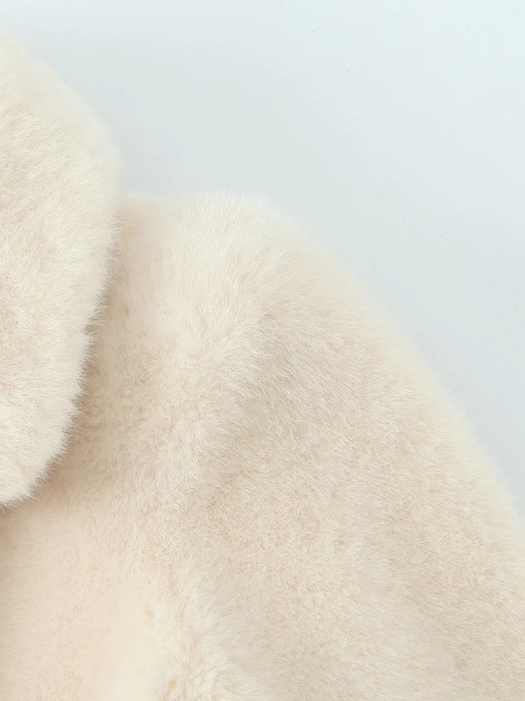 النمط الأوروبي والأمريكي 2025 الخريف والشتاء منتجات جديدة سترة معطف نسائية عصرية فضفاضة بتأثير الفرو الصناعي