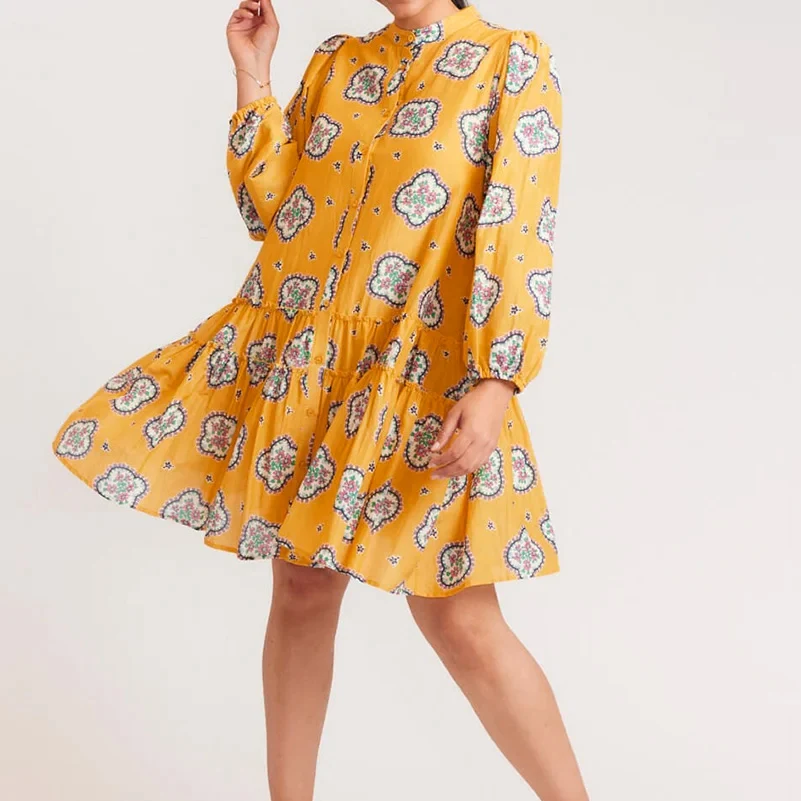 Vestido boêmio plus size, gola alta com estampa tribal com mangas de sete quartos e camisa com carcela aberta, vestido casual