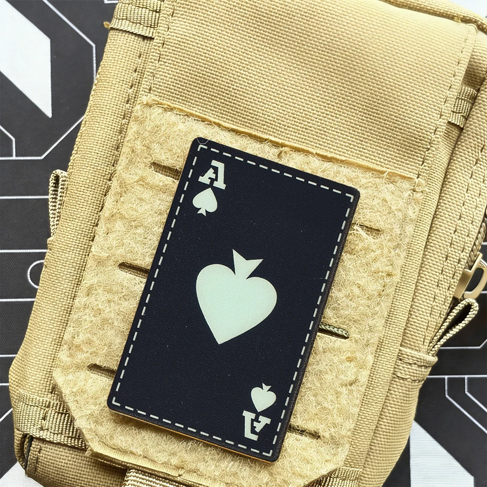 Schwarzer Pik-Ass Leuchtender PVC-Klettverschluss-Patch Taktisches Moral-Abzeichen für Rucksack Hut Jacke DIY Deko Geschenk – Detail 5