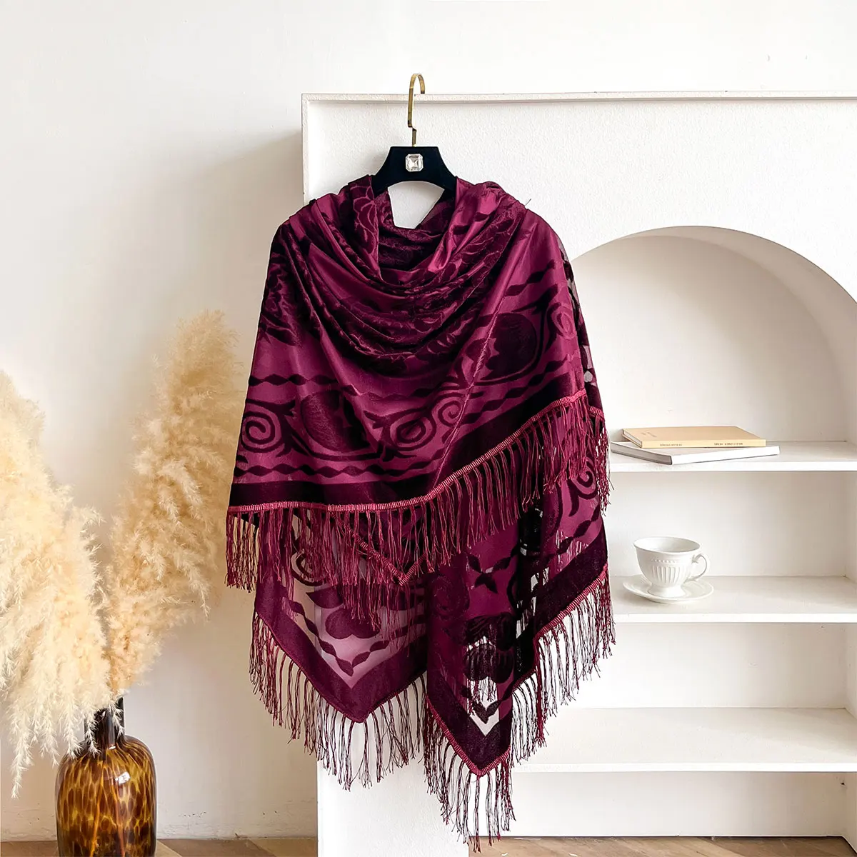 Immagine 5: Sciarpa Retrò in Velluto con Nappe Ricamo Floreale Sciarpa Calda da Donna per Primavera Autunno Inverno Stile Etnico Accessorio Moda