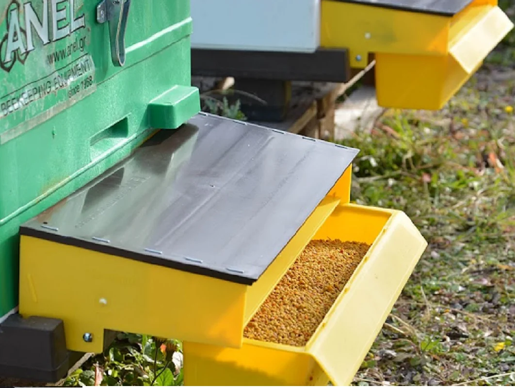 

Removable Bee Pollen Trap With Ventilated Pollen Tray Beehive Entrance Honey Bee Pollen Collector Collecting Beekeeping Tools