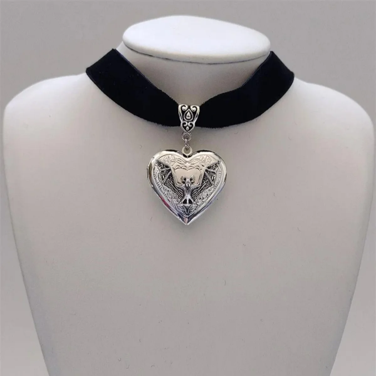 Fashion New  Silver Color Heart Pendant Necklace Stainless Steel Retro Simple Personality Punk Style Men and Women Accessories