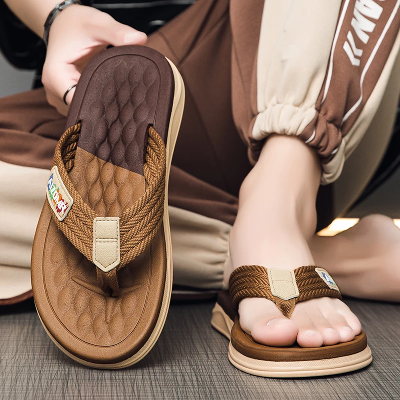 

The 2026 new flip-flops for men are suitable for summer outdoor wear. They are anti-slip beach soft-soled flip-flops for men, wh