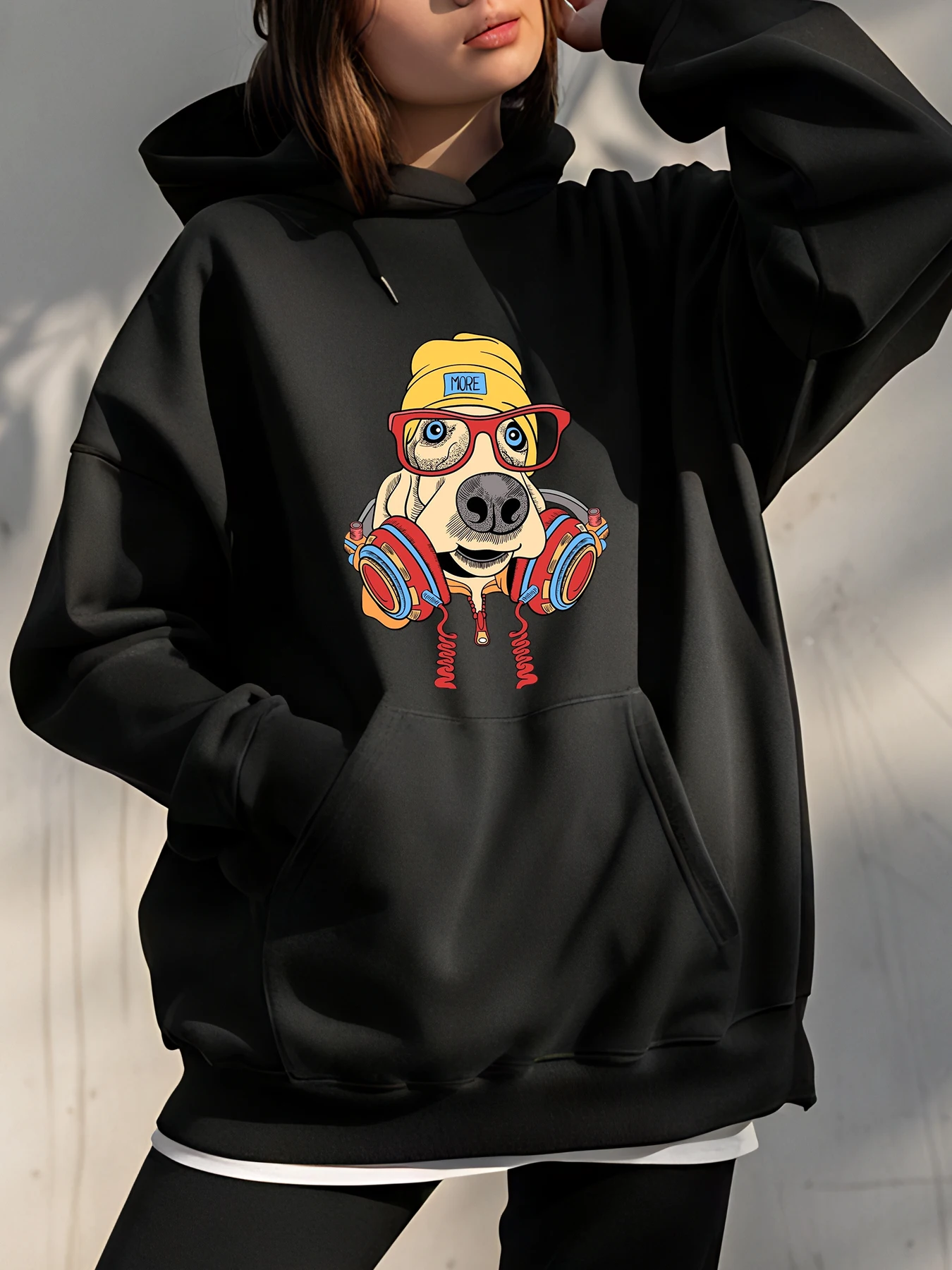 เสื้อฮู้ดลายสุนัขน่ารักพร้อมลายหมูสวมแว่นตาและหูฟัง เสื้อสเวตเชิ้ตสตรีทแวร์ลำลองแบบยูนิเซ็กซ์สำหรับผู้ชาย ผู้หญิง และเด็ก