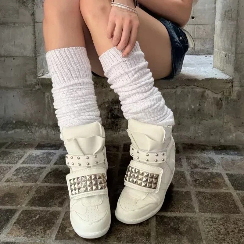 baskets-montantes-a-talon-compense-invisible-pour-femmes-6-cm-d'augmentation-de-la-taille-avec-clous-fermeture-a-scratch-semelle-epaisse-style-retro-punk-baskets-decontractees-unisexes