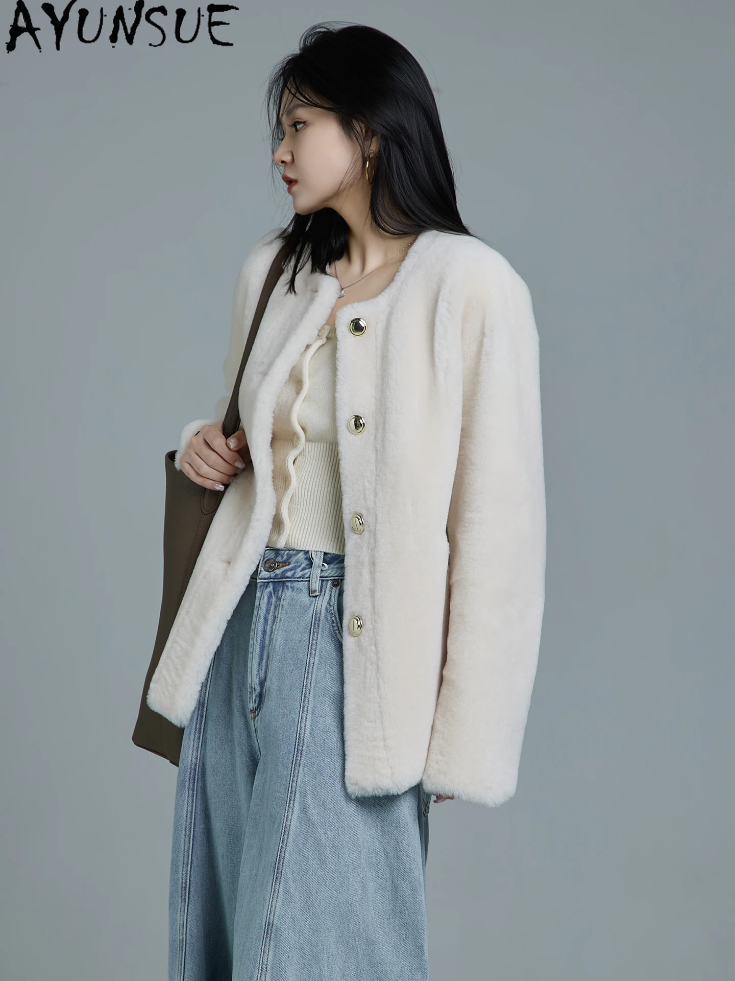 เสื้อแจ็คเก็ตหนังแท้ AYUNSUE เสื้อโค้ทขนแกะเมอริโน่สำหรับผู้หญิง เสื้อโค้ทขนสัตว์แท้ธรรมชาติ เสื้อผ้าฤดูหนาวที่อบอุ่นสำหรับผู้หญิง ปี 2025