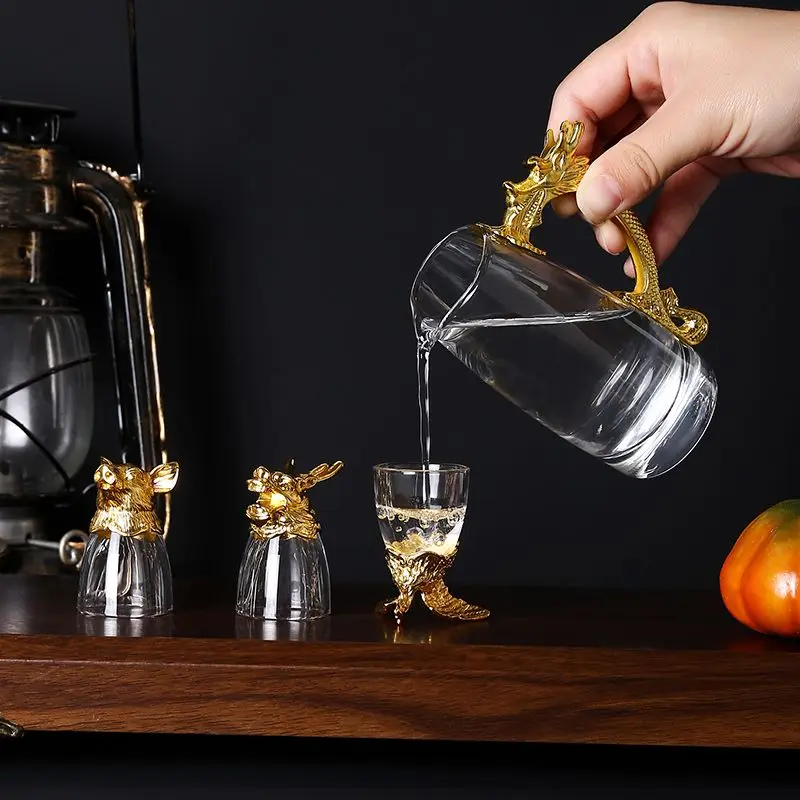 中国の干支白酒カップワインディスペンサーセット家庭用ガラスワインセットバーワインセットキッチンバー用品ホリデーギフト