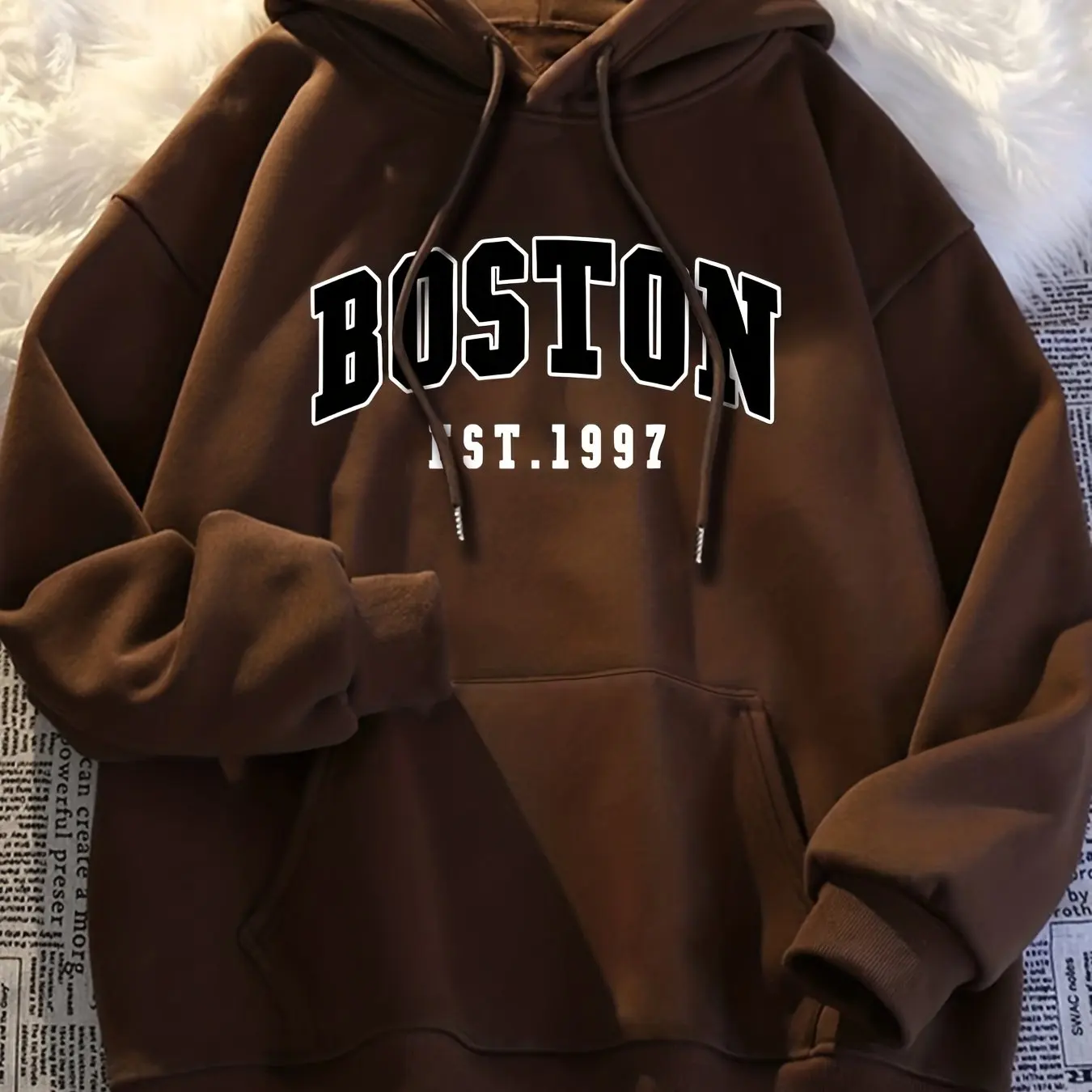 Simple style letter print men's hooded sweatshirt in regular fit. Casual long-sleeved pullover. Comfortable and relaxed.