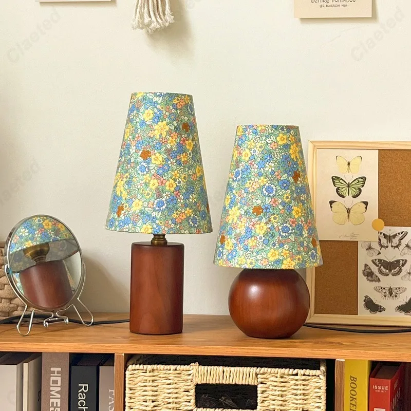 Creative New LED Solid Wood Floral Fabric Lampshade Small Desk Lamp Bedroom Study Bedside Romantic Atmosphere Decorative Lamps