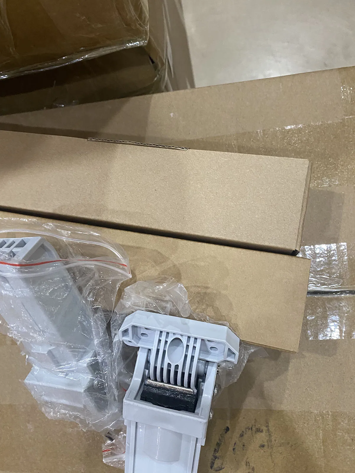 

1 комплект шарнира ADF в сборе CQ819-60011 для HP LaserJet Enterprise 700 Color M725 M775 MFP M725dn M725f M725z M775dn M775