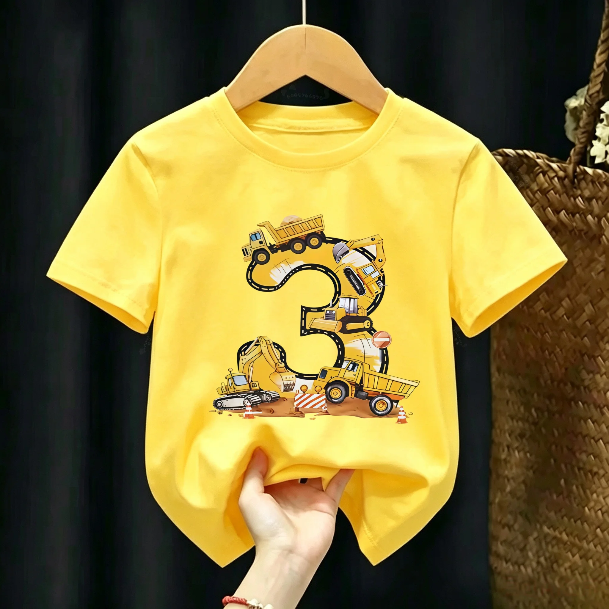 Fashionable architectural truck excavator pattern pure cotton T-shirt, suitable as a birthday surprise gift for boys and girls
