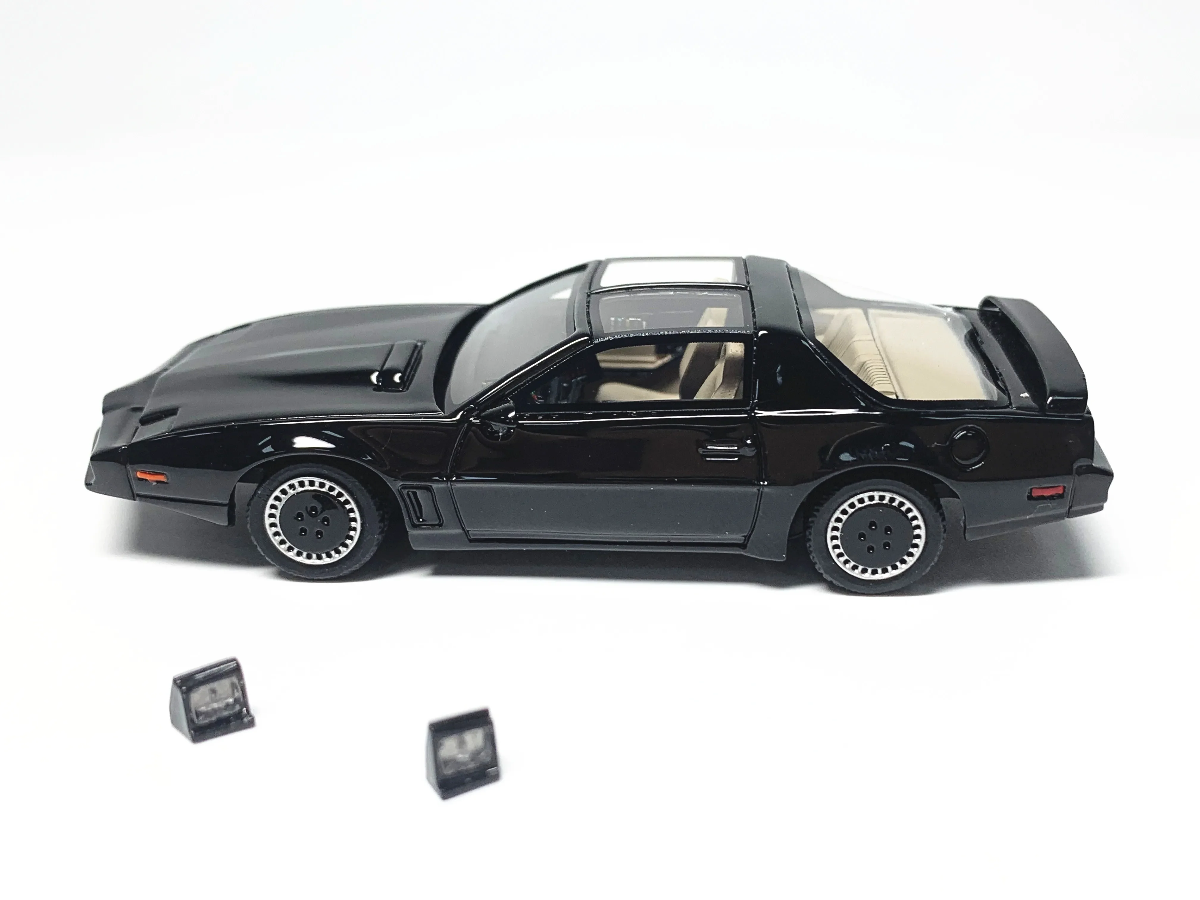 TNT Model 1:64 Pontiac Firebird Knight Rider KITT Resin Model Car