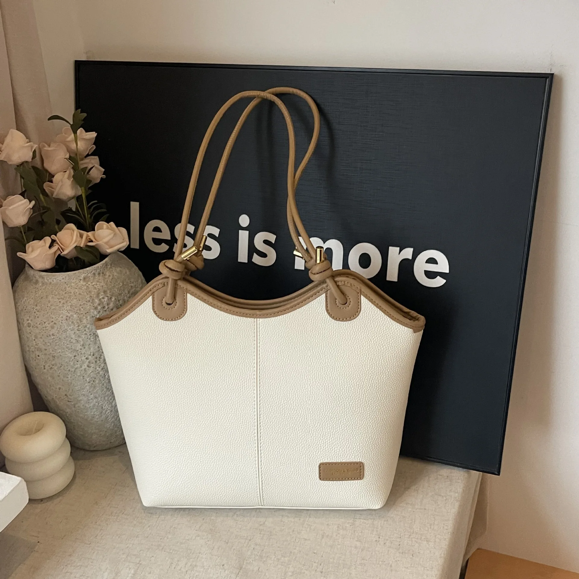 

‌2025 Spring Summer Tote Bag - Women's Large Capacity Shoulder Bag, Versatile Underarm Purse with Textured Minimalist Design‌