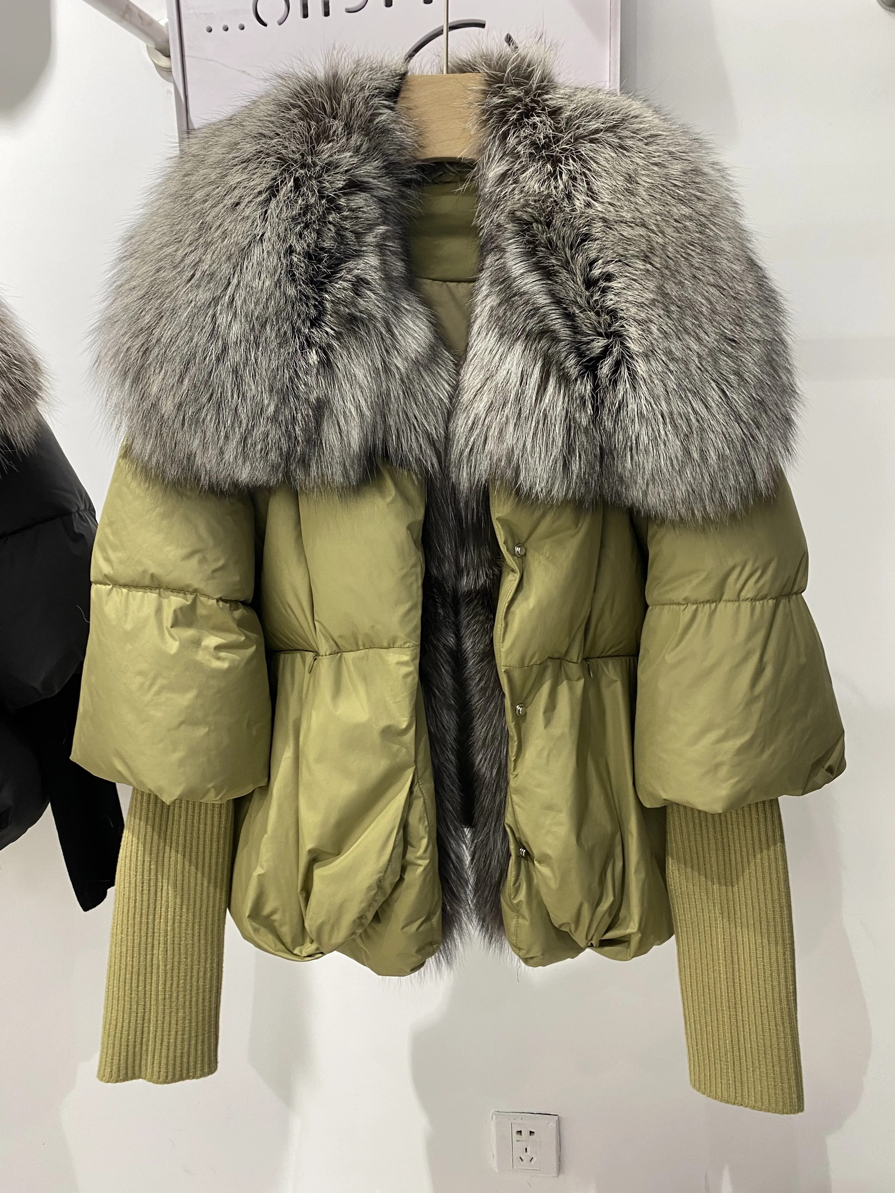 2026 Winter Real Fox Fur Collar White Duck Down Padded Down Jacket Regular Fashion Warm Big Fur Collar Women's Coat