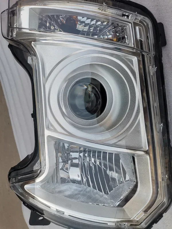 Hot sales Applicable to Sany Heavy Truck Accessories Yingjie Edition Headlight Assembly