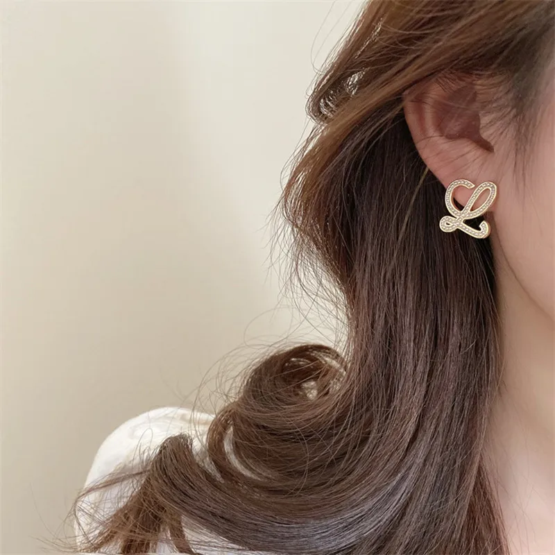 Korean Style Niche Design Pearl Geometry Personality Temperament High-end Unique Earrings for Women Jewelry.