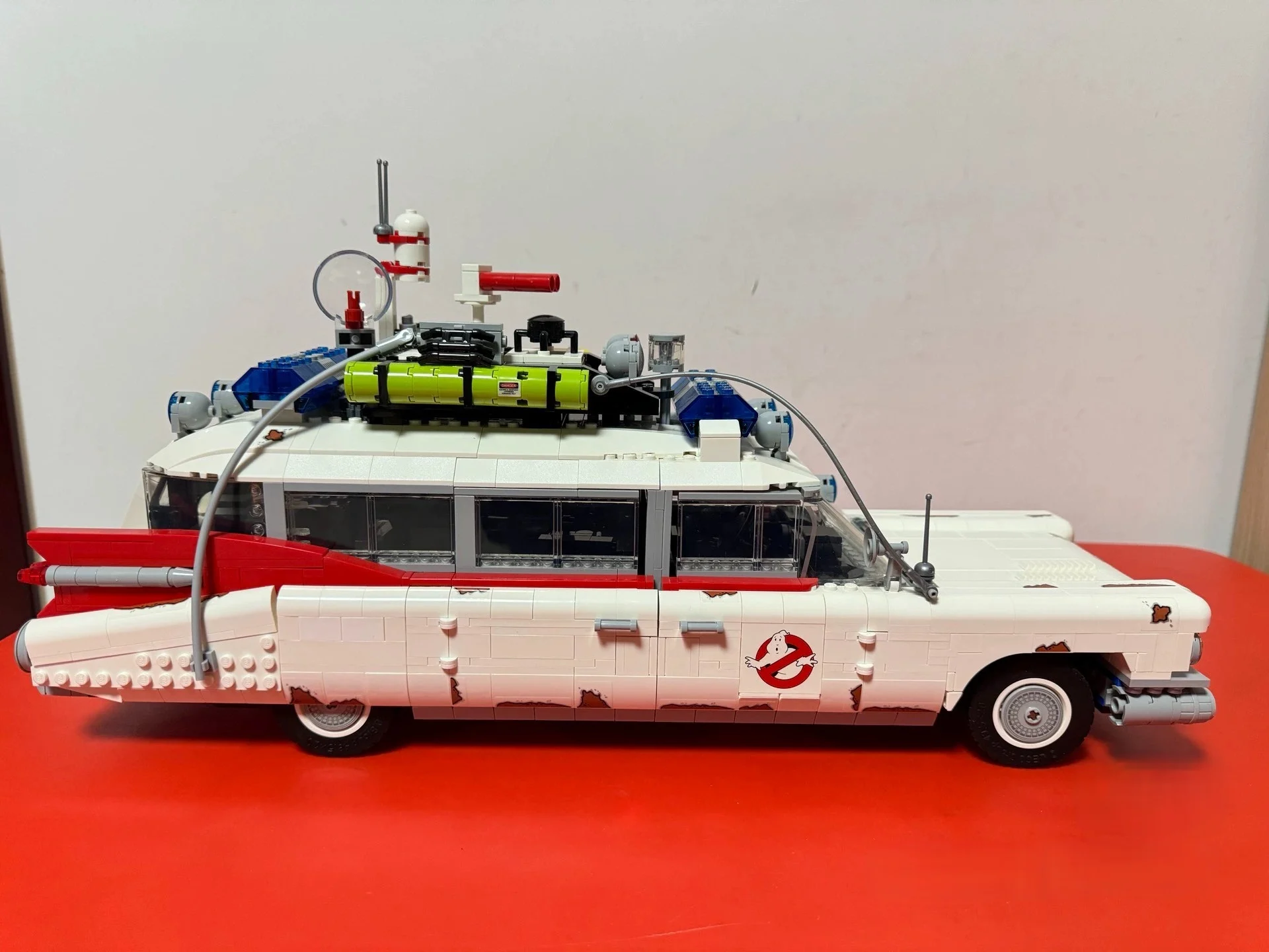 В наличии Хэллоуин Рождественские подарки Ghostbuster Ecto-1 Строительные блоки Модель автомобиля Moc Совместимость 10274 Дисплей Кирпичи