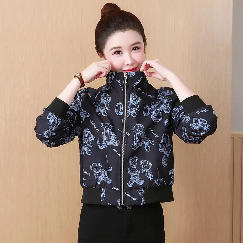 سترة نسائية قصيرة مطبوعة بالزهور لعام 2025 للربيع والخريف ملابس خارجية على طراز البيسبول لأحجام صغيرة تصميم عصري غير رسمي