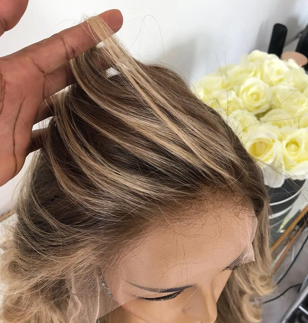 

Natural Synthetic Wig Blonde Brown Streak Soft Body Wave wig Dark Roots High Quality Layered Body Wave Middle Part Wig Daily Use