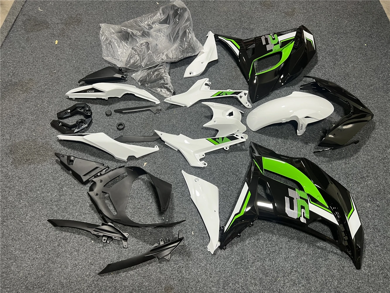 Suitable For Ninja 650 EX650 2017 2018 2019Motorcycle ABS Injection Full Fairing Set Bodywork Kit Panel Ninja 650R 17-19 White