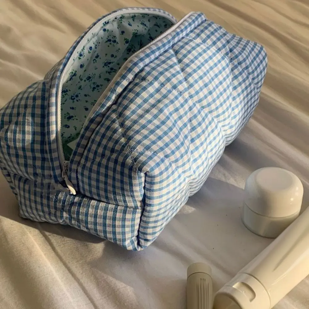 Portable Large Capacity Makeup Bag Cotton Quilted Checkered Wash Bag with Zipper Skincare Pouch Travel