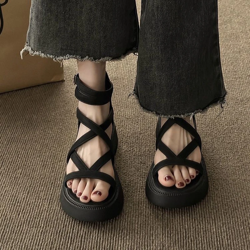 Damen sandalen, sommerliche dicke Sohlen, kreuz gewebt, vielseitig, mit Reiß verschluss hinten, lässiger Streets tyle