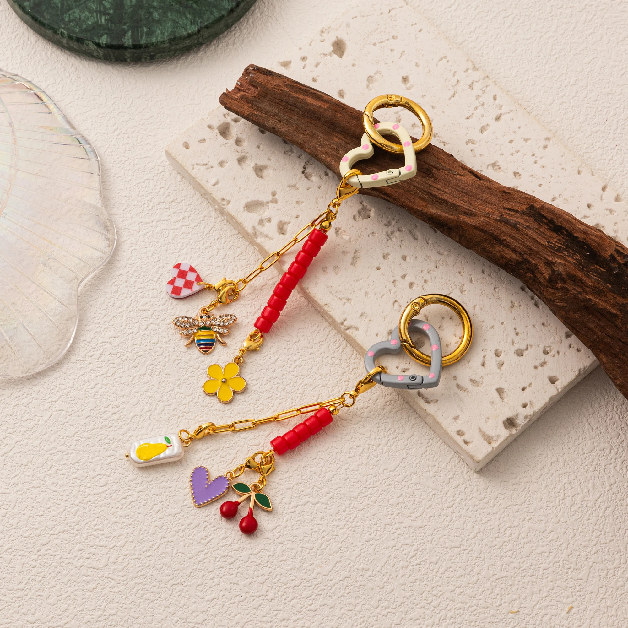 Fashionable and trendy keychains DIY bags pendants pendants and free matching brooch accessories