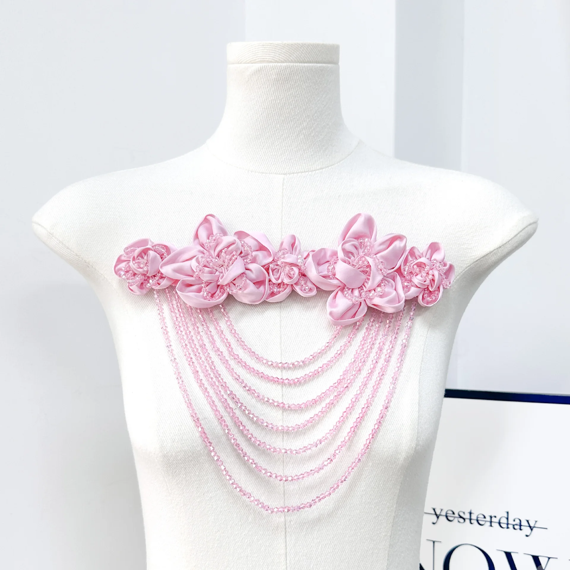 Wholesale Women Flower Brooches DIY Appreal Decoration Multi-layer Crystal Beading Dress Gown Fabric Flower Garment Accessories