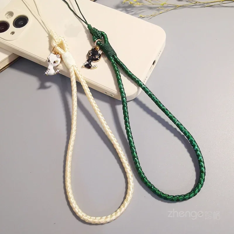 

Женский короткий ремешок на запястье с подвеской в виде кошки