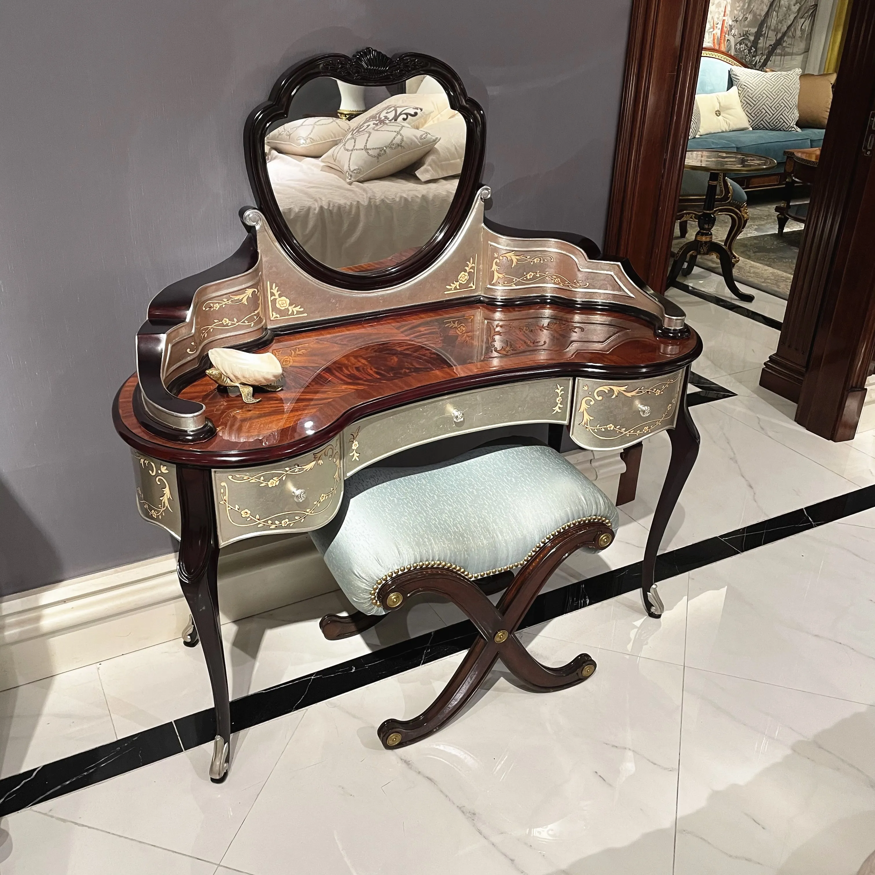 Solid wood dressing table, European classic powder table, bedroom