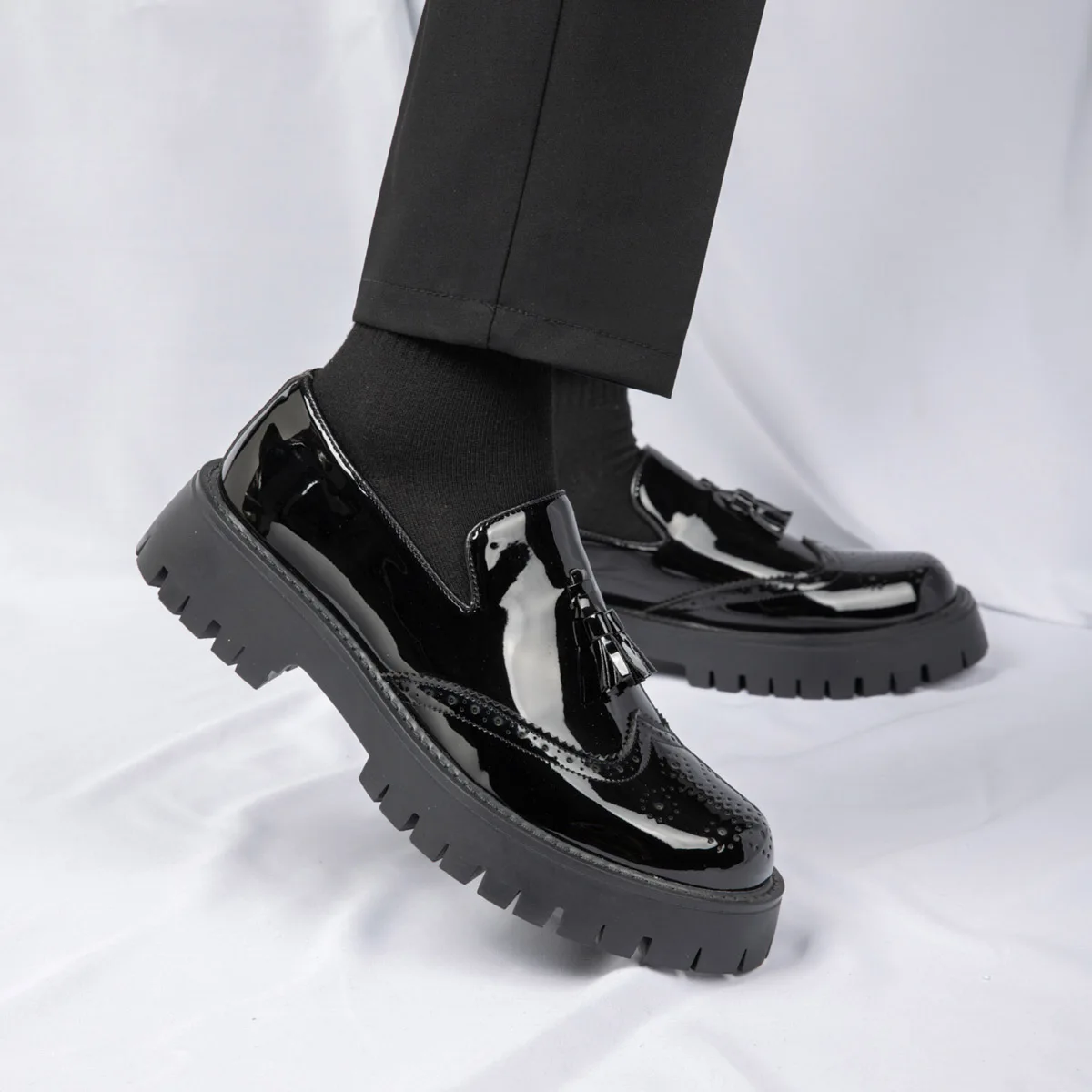 

New Designer Quality Leather Brogue Shoes Men Black Casual Business Dress Oxfords Derby Moccasins Male Thick Sole Wedding Shoes