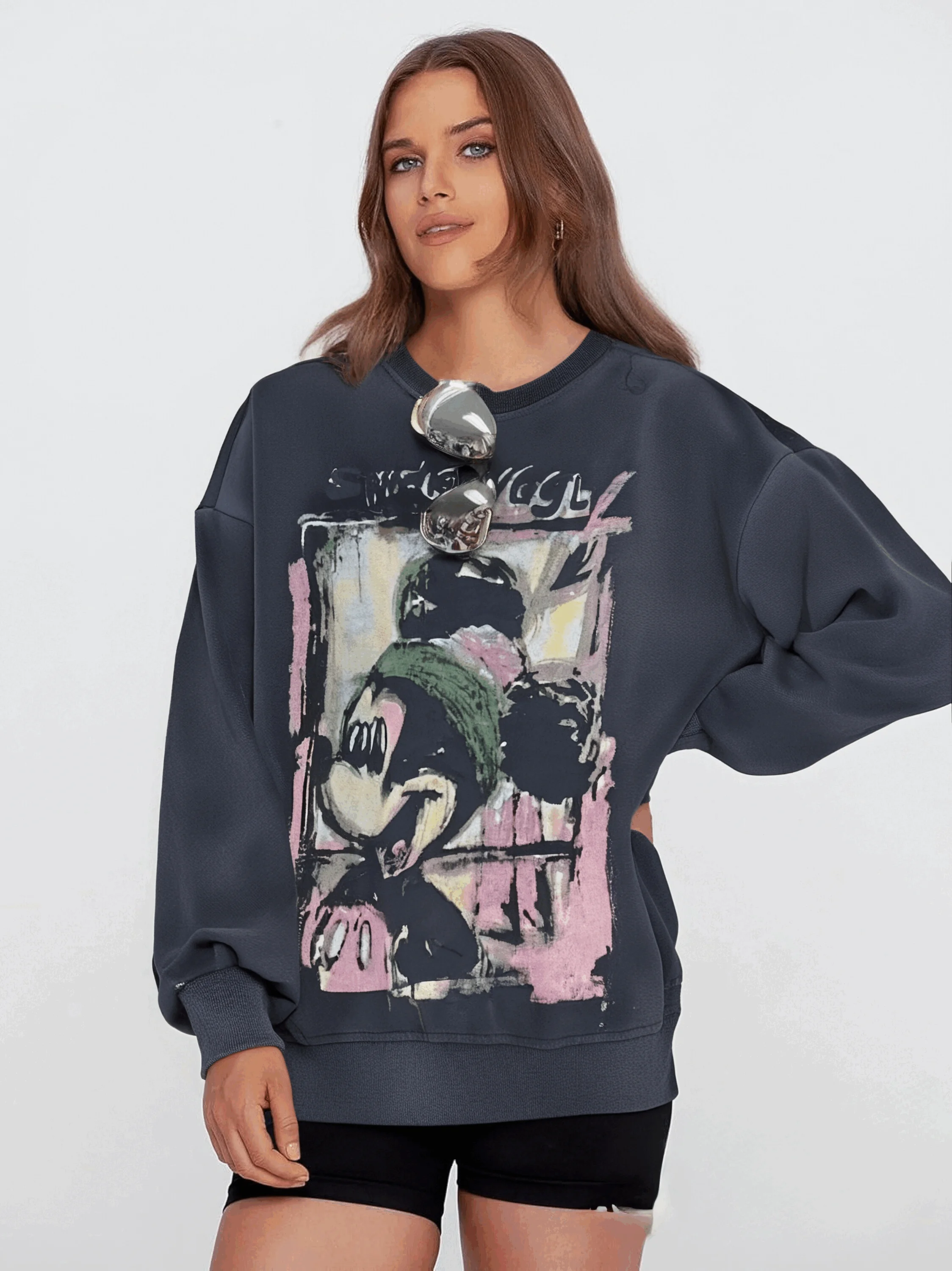 

Европейские и американские модные женские свободные толстовки, потертые и потертые, спортивная одежда с длинными рукавами и прочным мультяшным принтом.