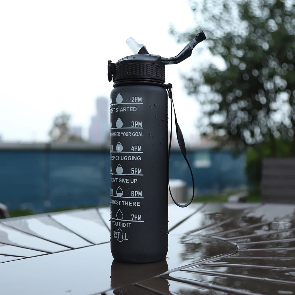 1000 ml Fitnessbecher, auslaufsichere Strohhalm-Wasserflasche, BPA-frei, tragbarer Trinkbecher mit Zeitskala für Fitness, Radfahren