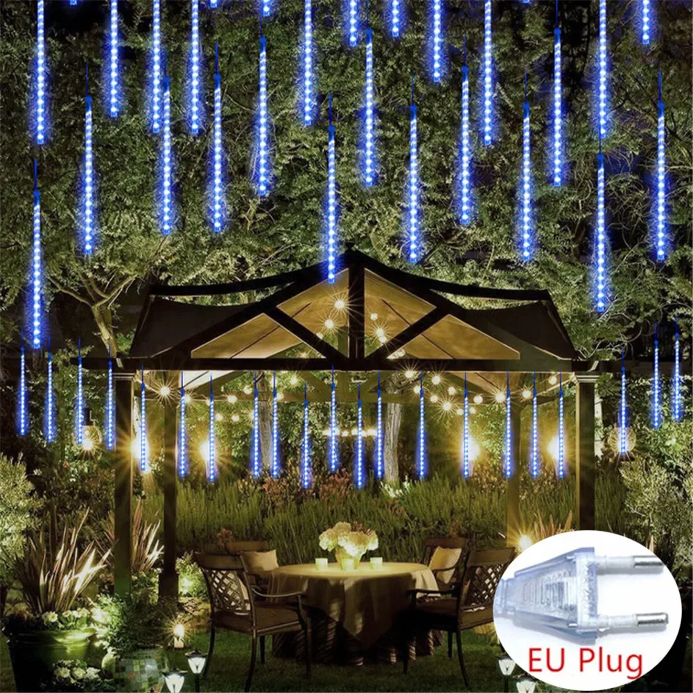 Flechtzaun: Wie man Weihnachtsbeleuchtung und natürliche Gestaltung kombiniert