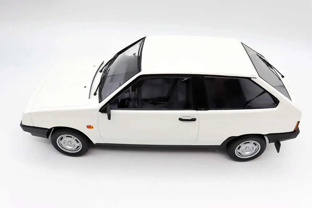 PSM 1/18 Scale Lada 2108 Samara 1989 White Die-Cast Model Toys USSR Car Metal Vehicle Toy For Collection Gift