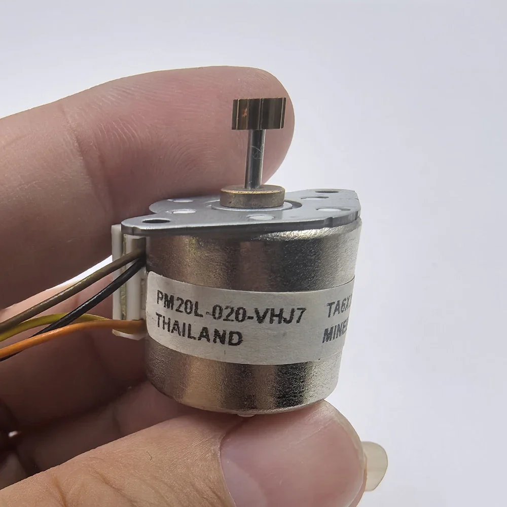 PM20L-020-VHJ7 اليابانية (MINENEA) مرحلتين أربعة أسلاك 20 مللي متر محرك متدرج مع 12 تروس الأسنان زاوية الخطوة 15 درجة