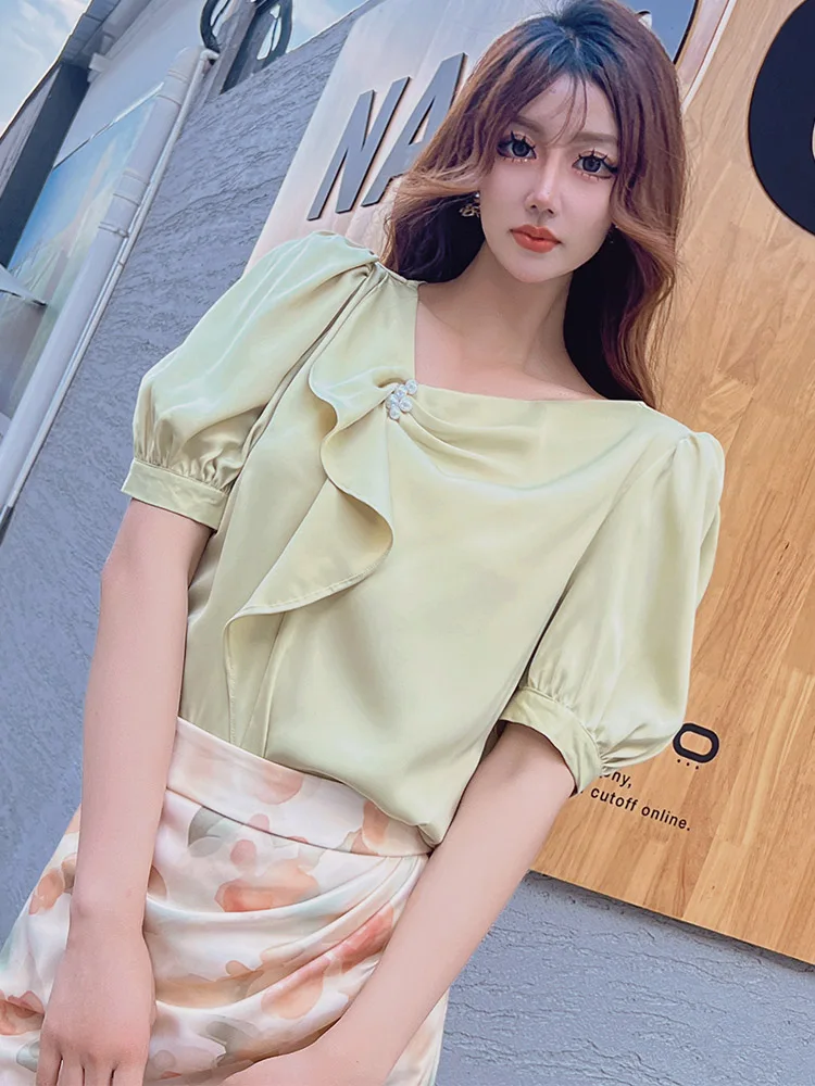 Dabuwawa Inclined Ruffled Blouses Women's 2023 Summer New Puff Sleeve Shirt Pearl Office Lady Top DM1BST053