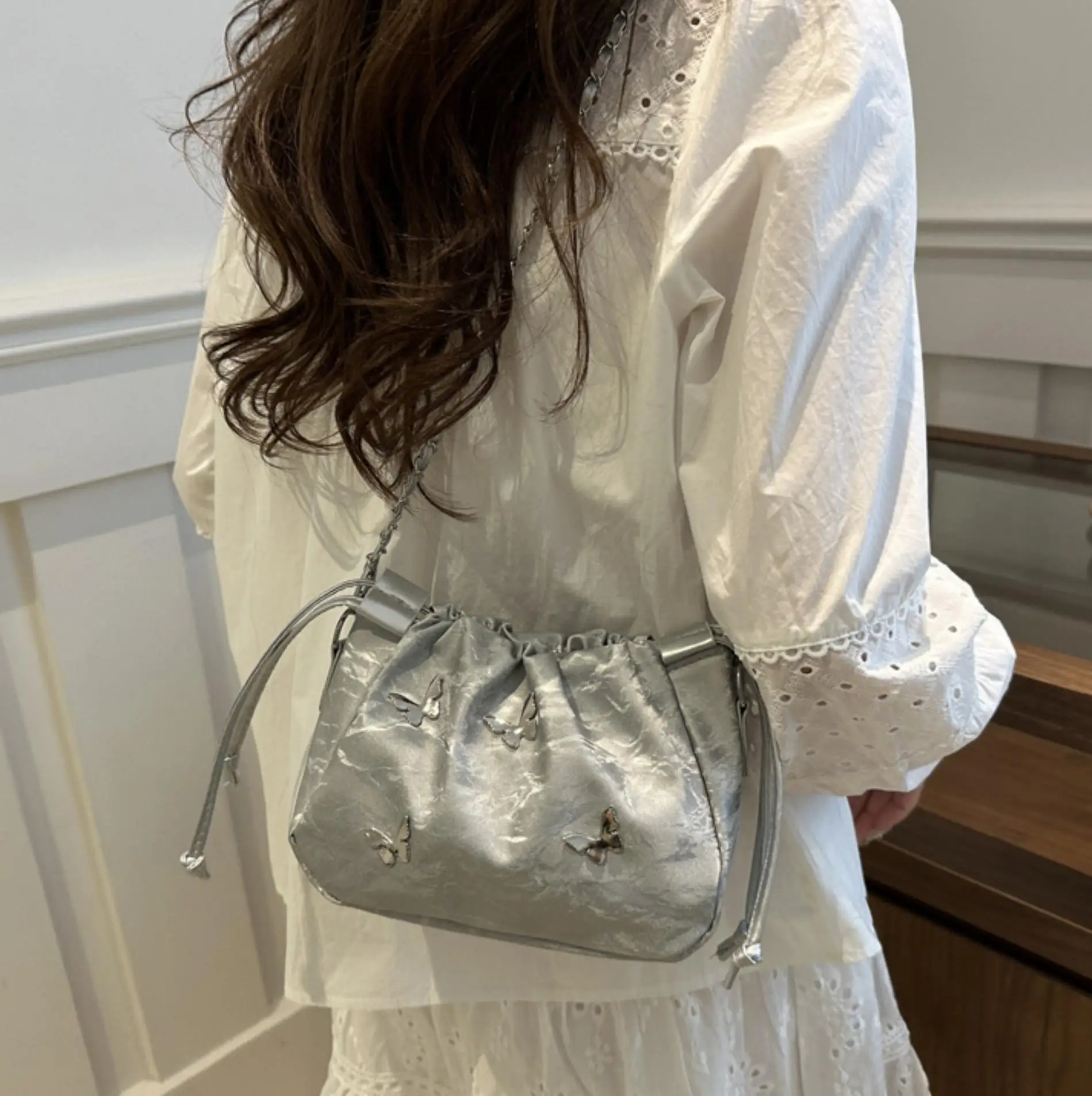 2024 new fashionable butterfly chain shoulder bag with high-end and versatile crossbody bucket bag