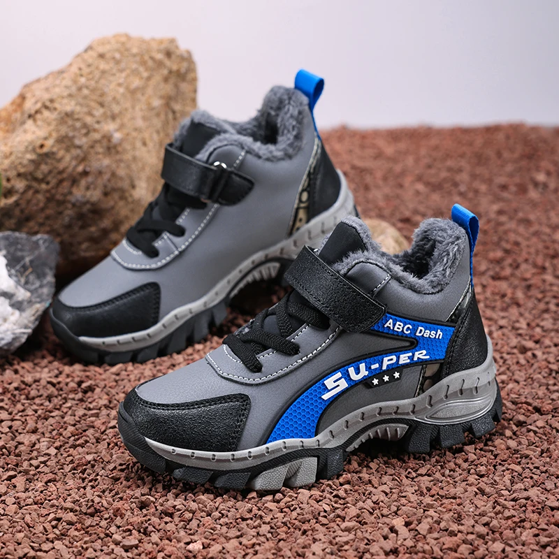 

2025 Hot Selling Autumn Fashion Childrens Sports Shoes Outdoor Anti Slip Lightweight Running Shoes Versatile Campus Casual Shoes