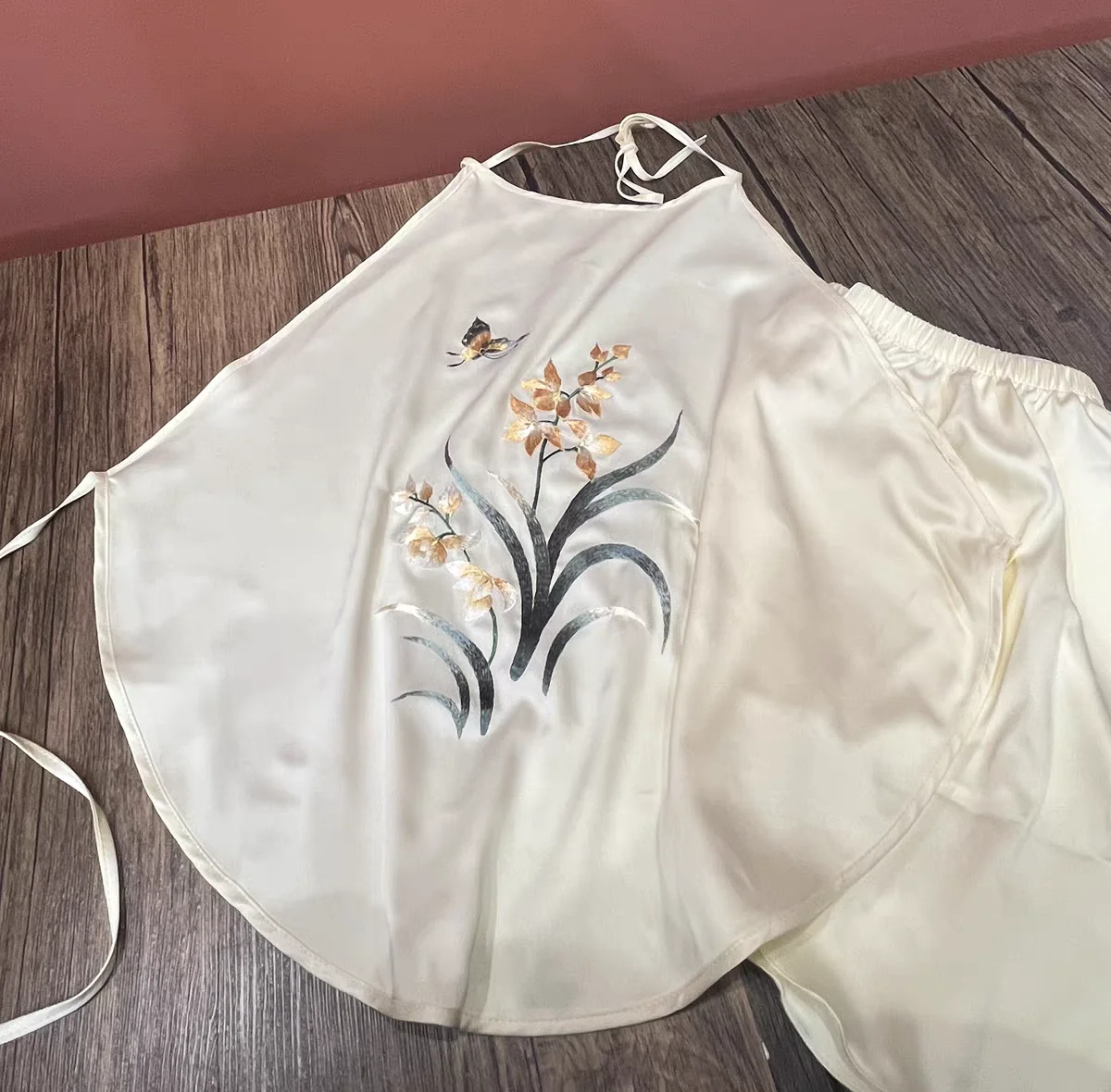 Honeymoon Silk Sleepwear Women Pajama Set Cheongsam-Style Chemise & Shorts with Floral Embroidery Sleep Lingerie Wear Qipao Look