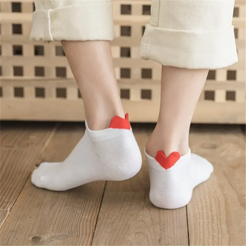 5 pares de calcetines tobilleros bonitos y dulces con tacón de corazón para mujer, calcetines invisibles encantadores de algodón de tubo bajo, calcetines cortos de barco de estilo universitario