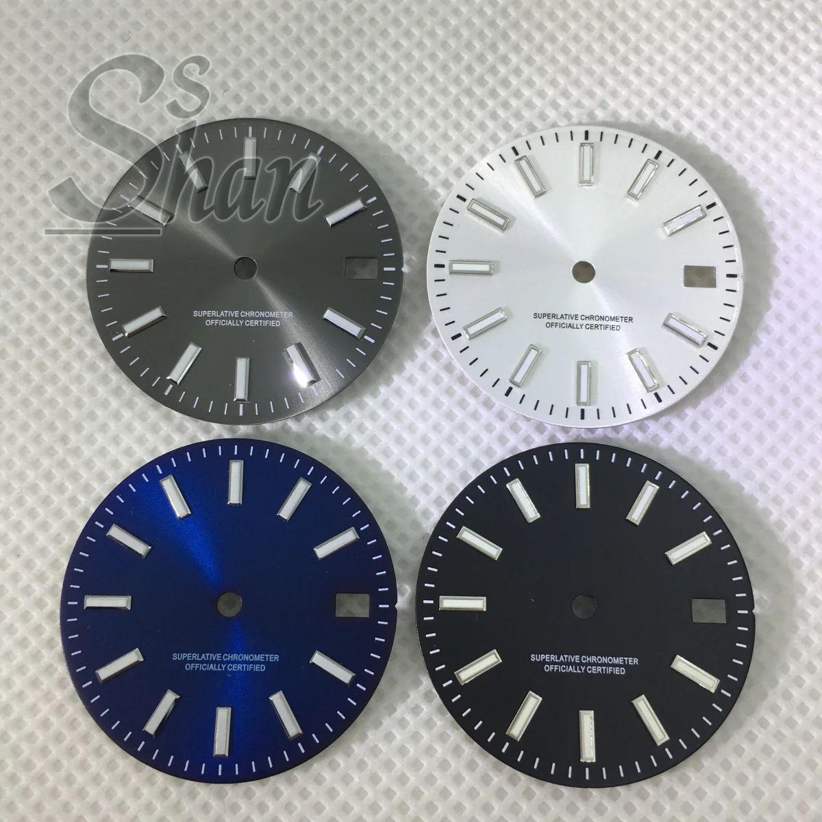 يتم تعديل قرص عقارب الساعة NH35 29MM واستبدالها في أجزاء ساعة الحركة NH35