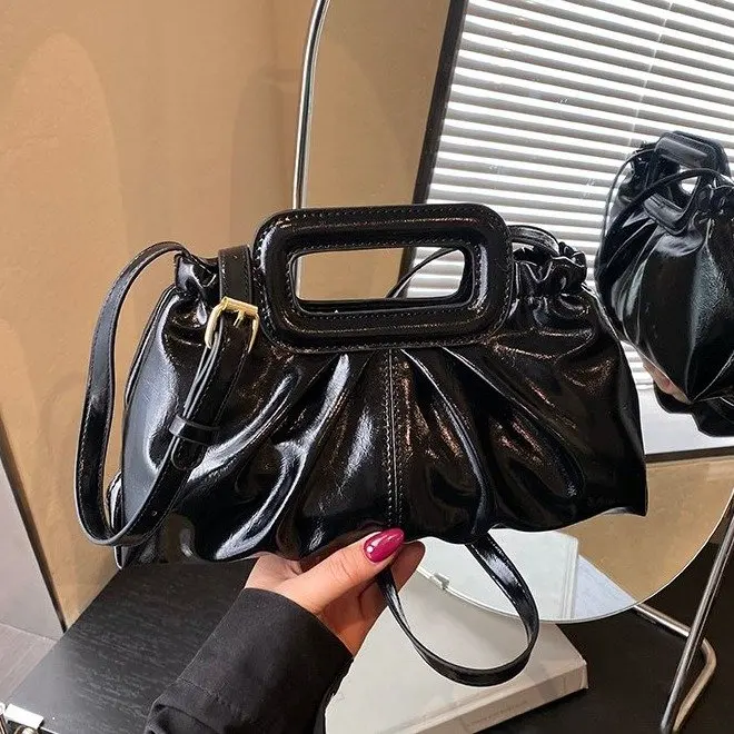

2026 New Trend Retro Locomotive Women's Bag Fashionable Texture Atmospheric Shoulder Messenger Bag Hand Bag