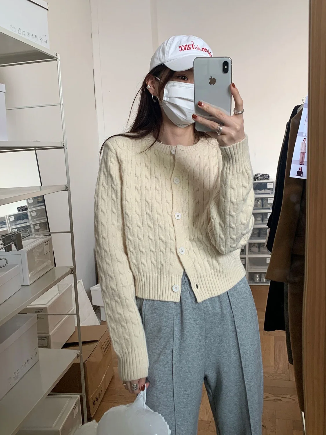 New Twist Cardigan Sweater Women's Coat in Spring with College Style Sweater Short Blouse.